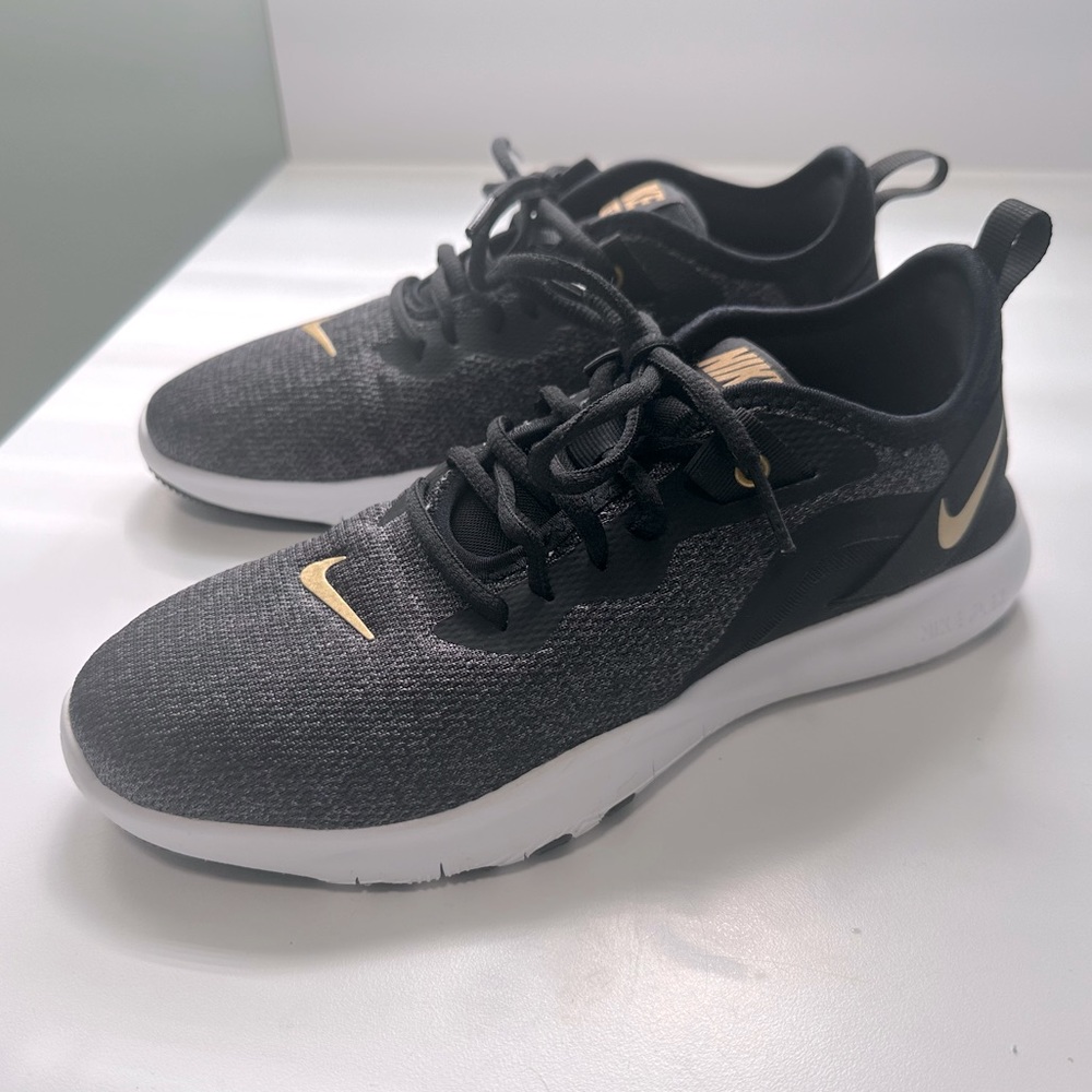 Women’s Nike Flex TR9 size 8